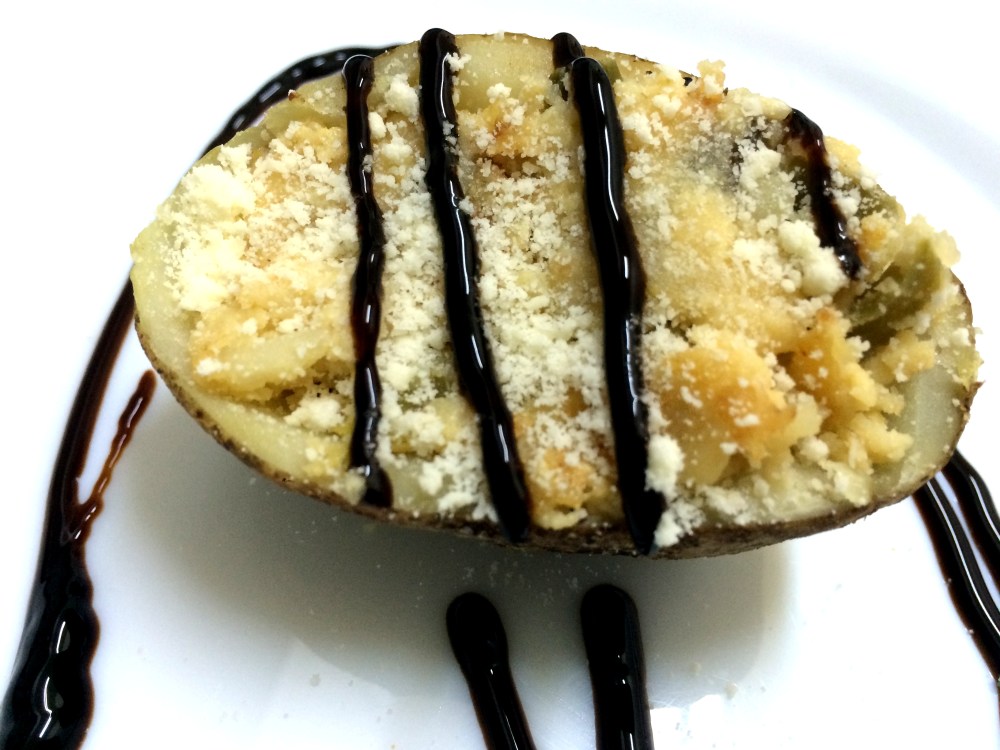 patata rellena de revuelto de pimiento y queso (14).JPG