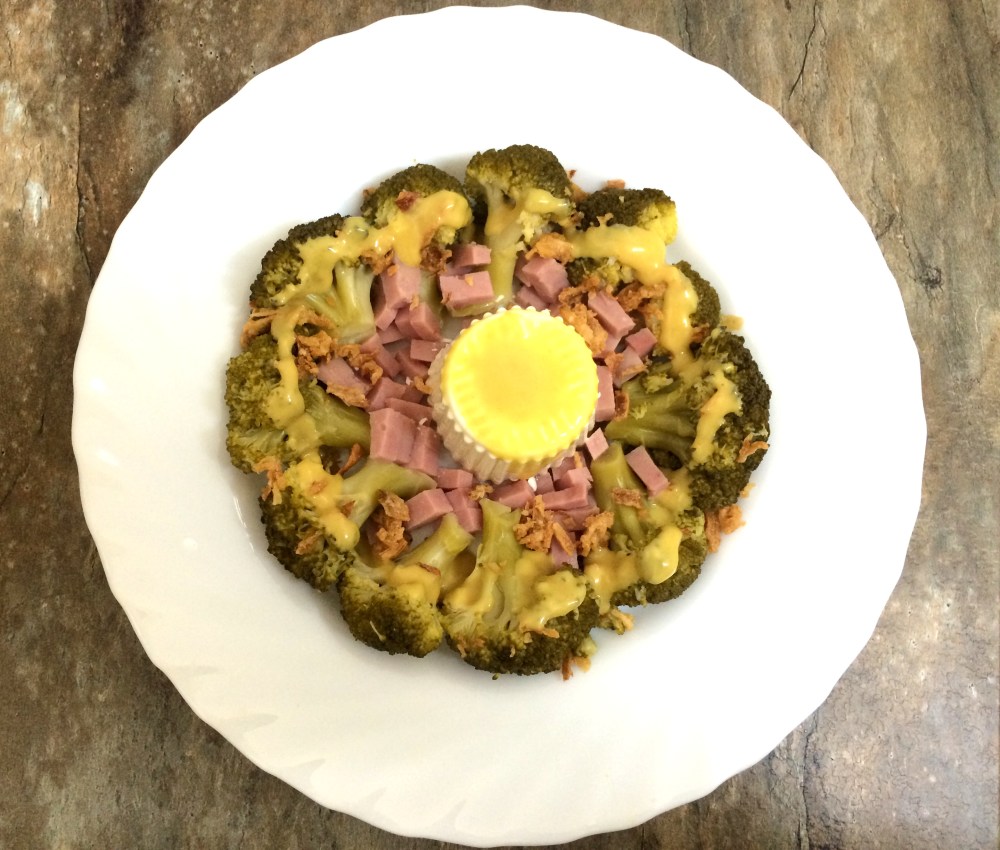 ensalada de brócoli con cebolla crujiente y salsa de mostaza y miel (5).JPG