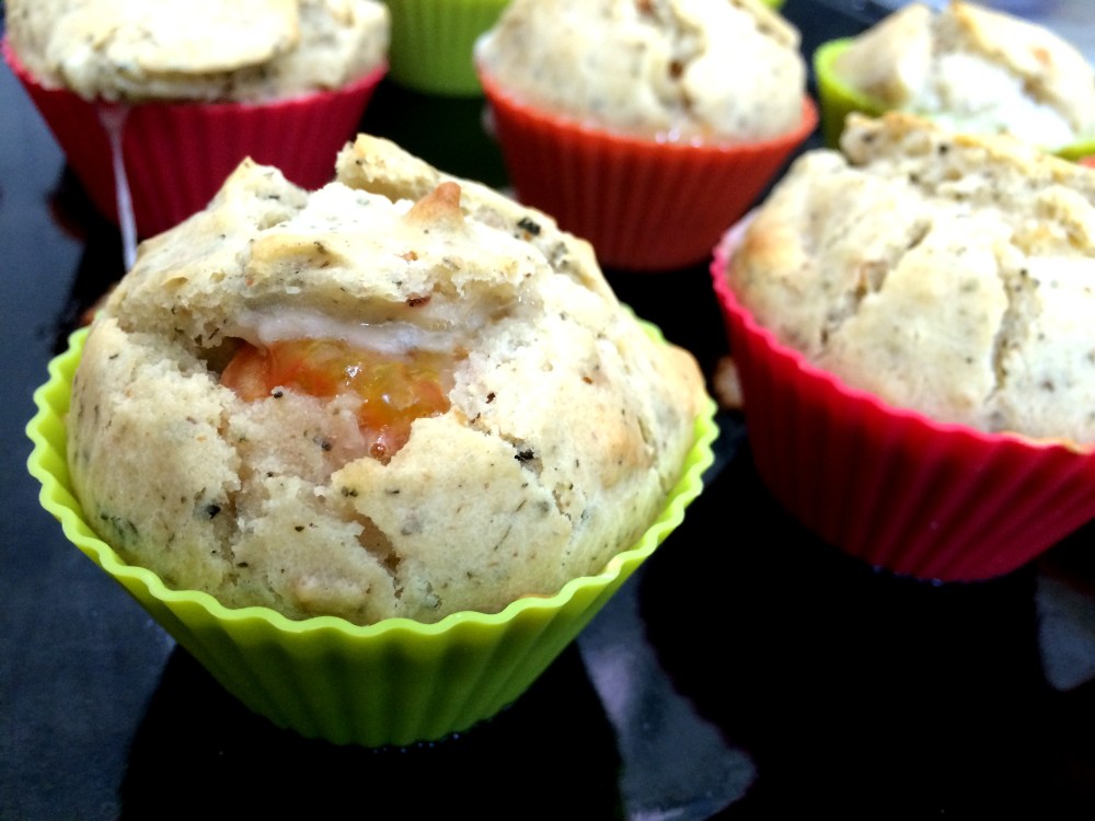 Muffins de cherrys y mozzarella (9).JPG